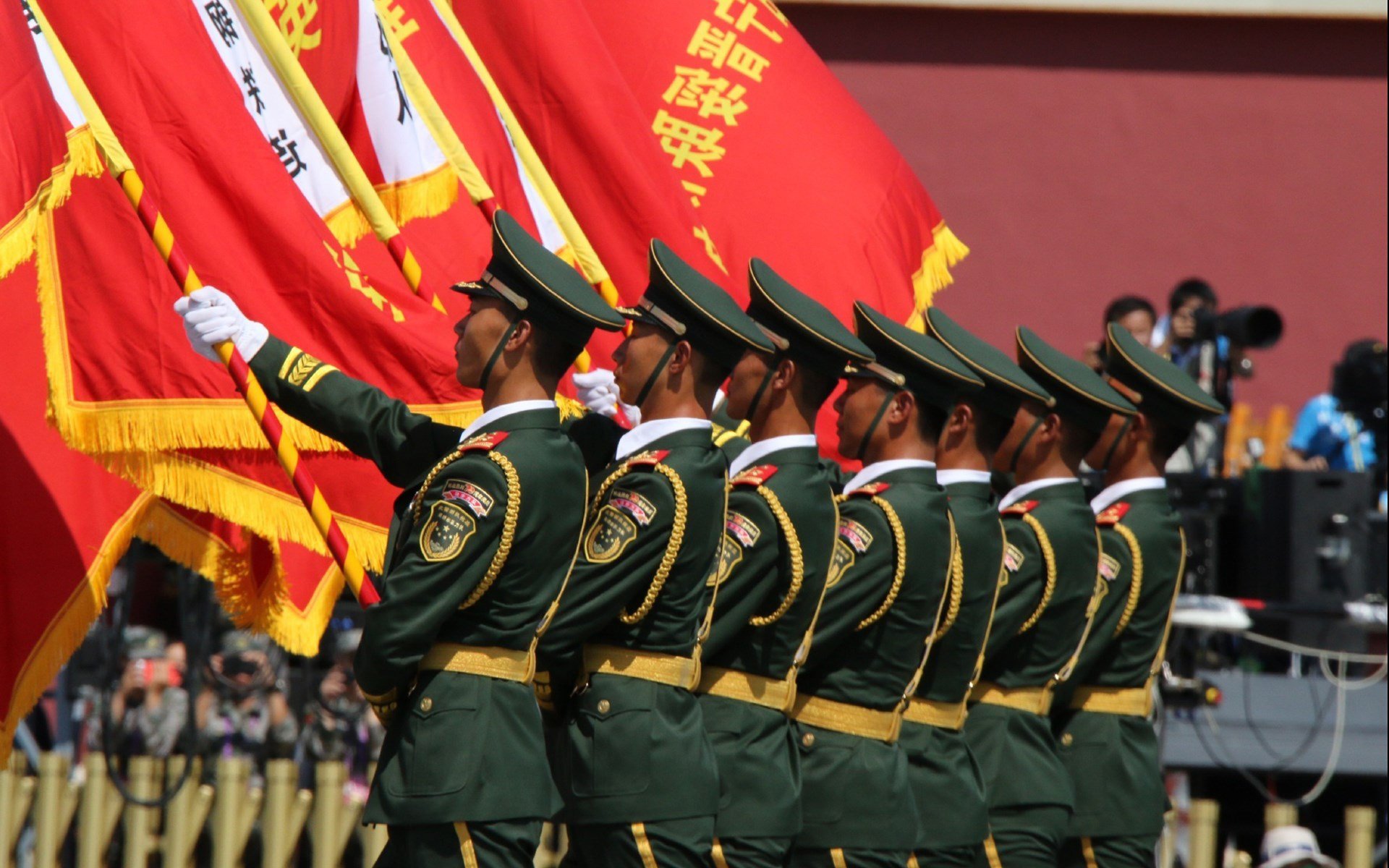 德甲攻防大比拼：速度与力量的完美结合，德甲速度最快现役球员